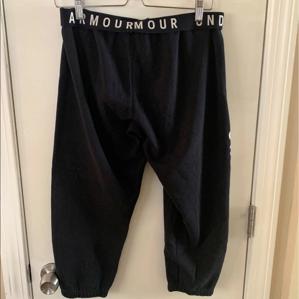 Black Under Armor Cropped Sweatpants